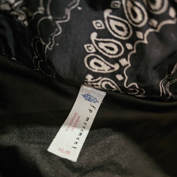 Free People Movement The Way Home Athletic Boho Shorts Black Paisley Mandala M - Picture 4 of 8